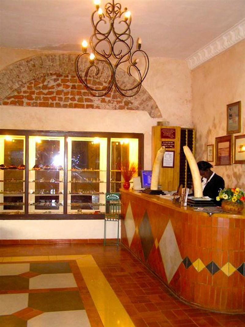 Hotel De La Poste Saint-Louis Bagian luar foto