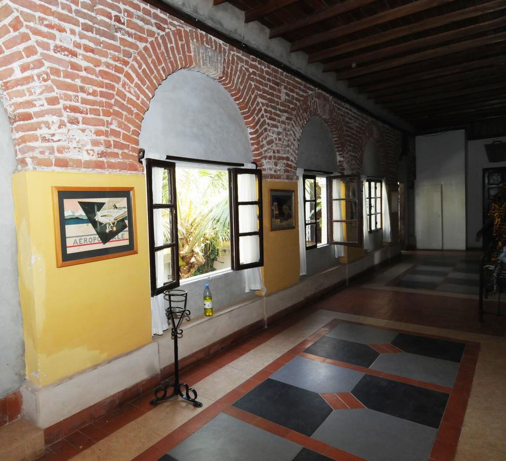 Hotel De La Poste Saint-Louis Bagian luar foto