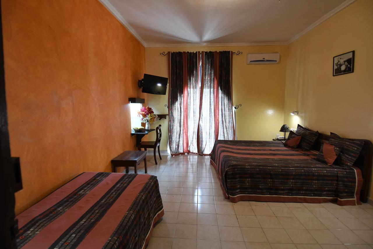 Hotel De La Poste Saint-Louis Bagian luar foto