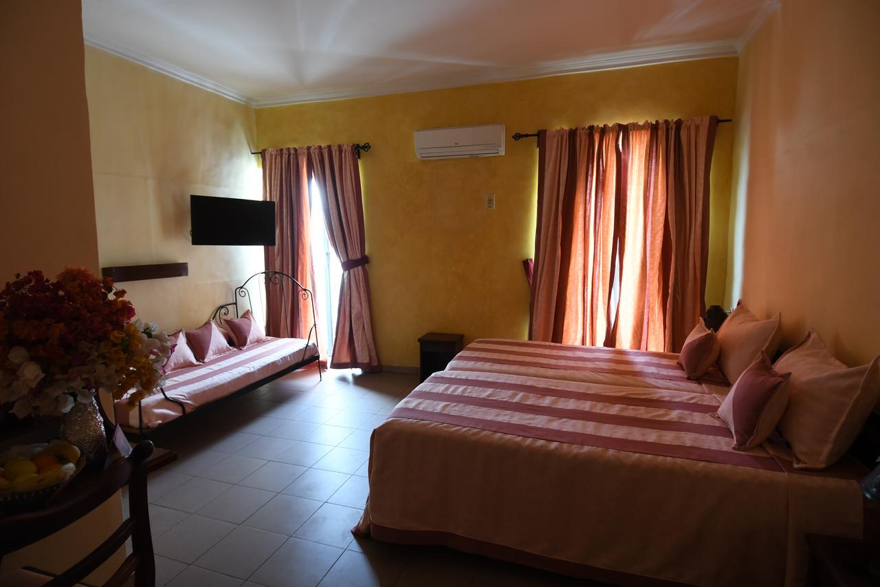 Hotel De La Poste Saint-Louis Bagian luar foto